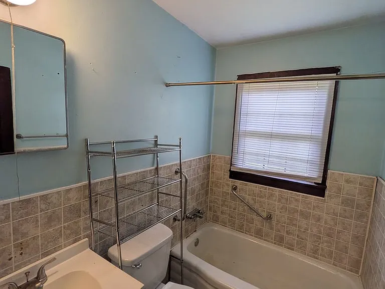 1694 Douglas St — Photo 12