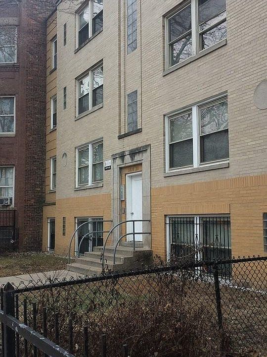 1st image of 5620 S King Dr APT 3R