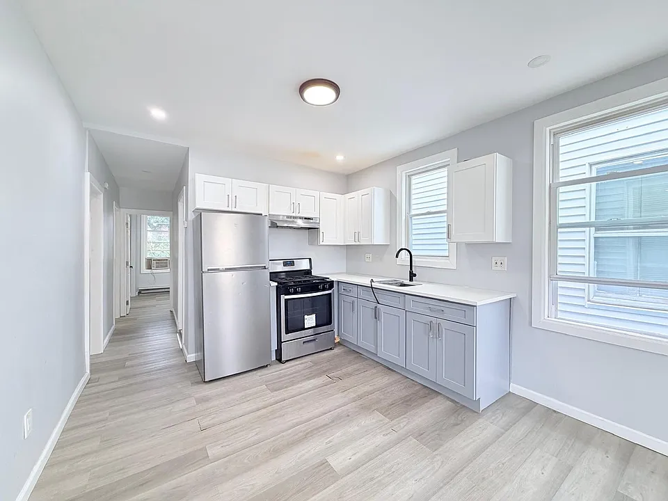 91 Stevens Ave #2E