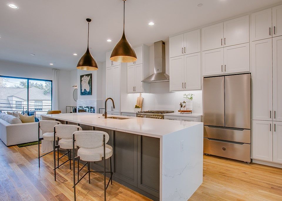 1st image of 805 Pavillon St #107