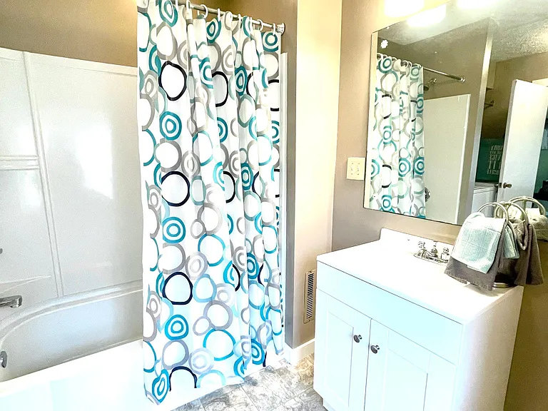 4450 Cynthia Dr — Photo 22