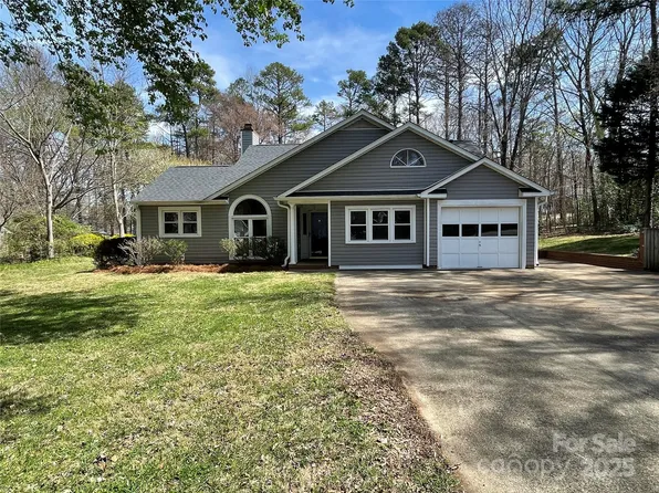 104 Edgewater Dr NW, Concord, NC 28027