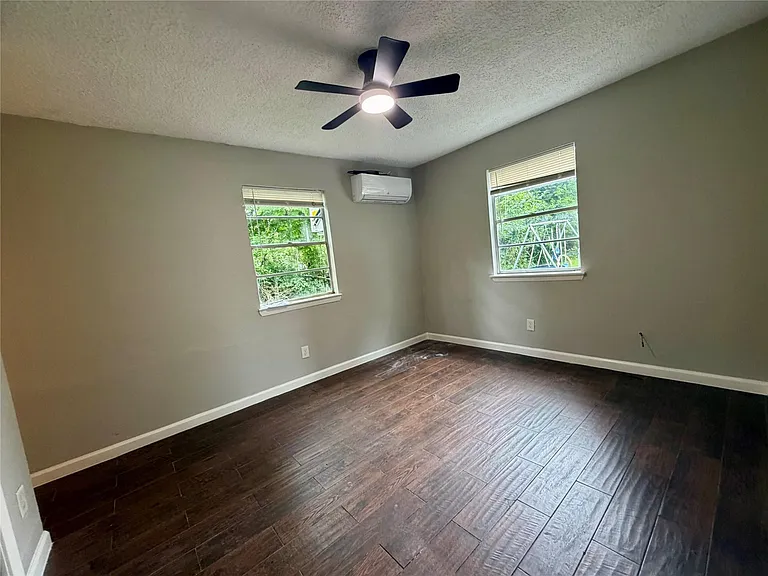 4827 Pine Ave #A — Photo 8