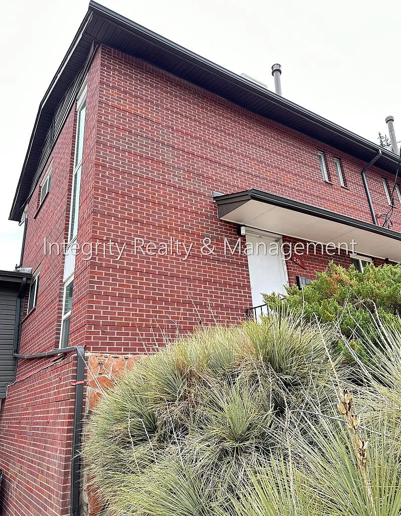 2 Bed/2.5 Bath, 1,298 Sqft - 231 E Iliff Ave Denver, CO 80210 — Photo 2
