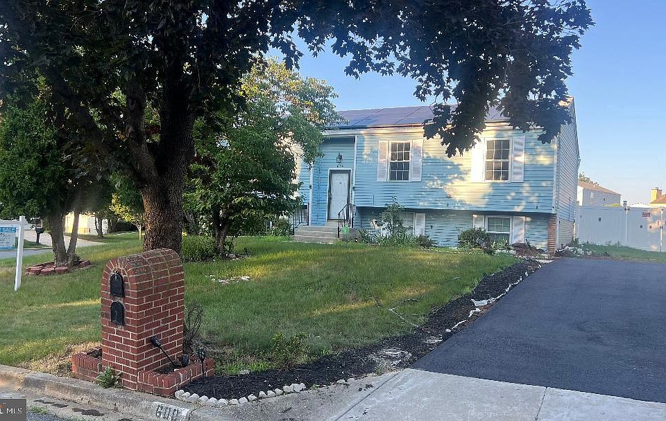 1st image of 600 Castlewood Pl