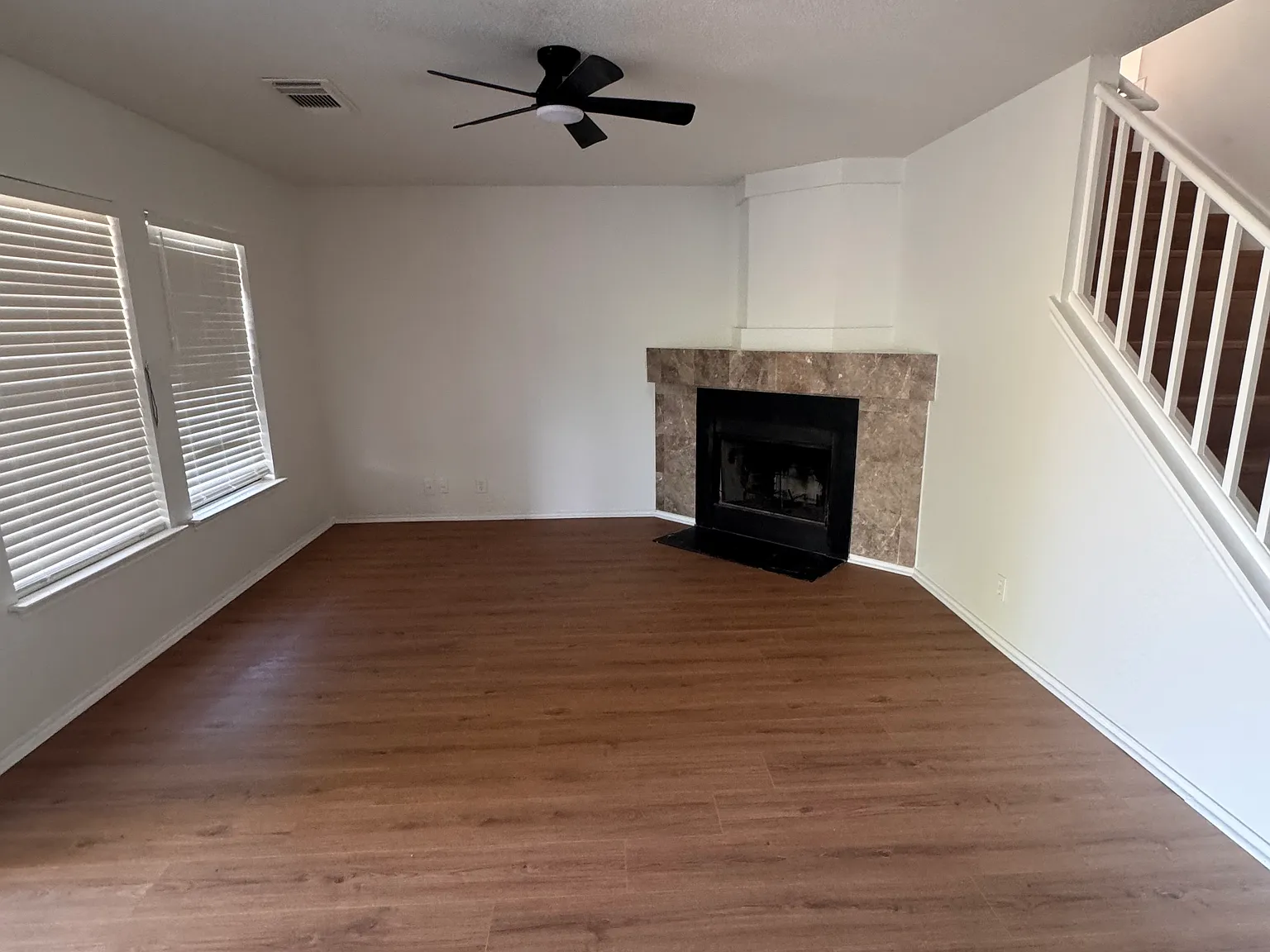 4 bed, 2.5 bath, 2689 sqft, $2,300 — Photo 3