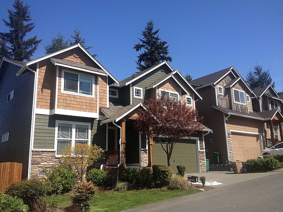 2nd image of 2702 NE 21st St