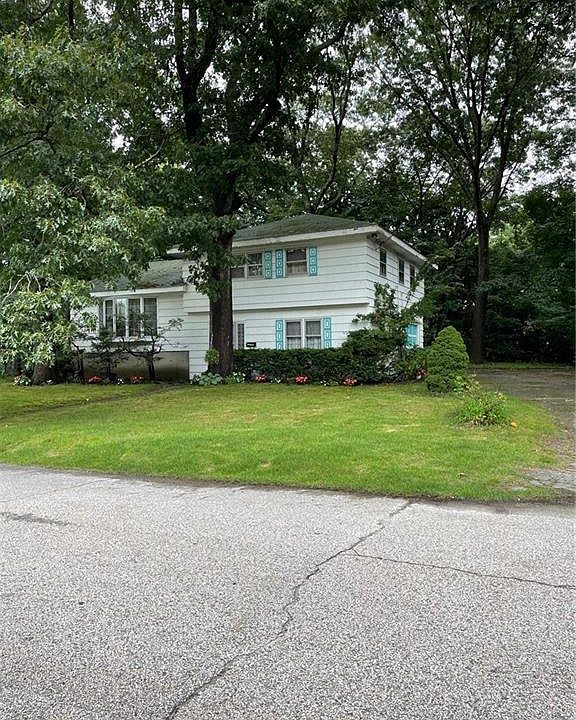 2nd image of 54 Bayberry Ln