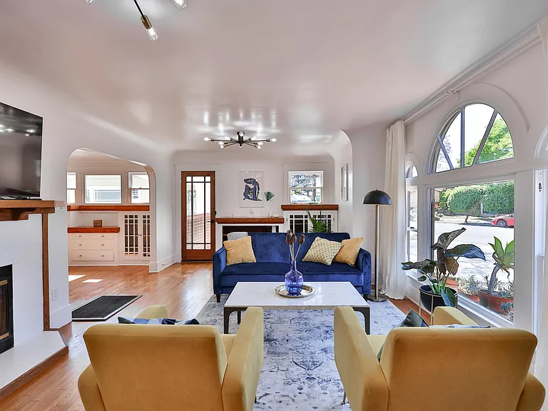 3407 N Mountain View Dr #1 — Photo 4