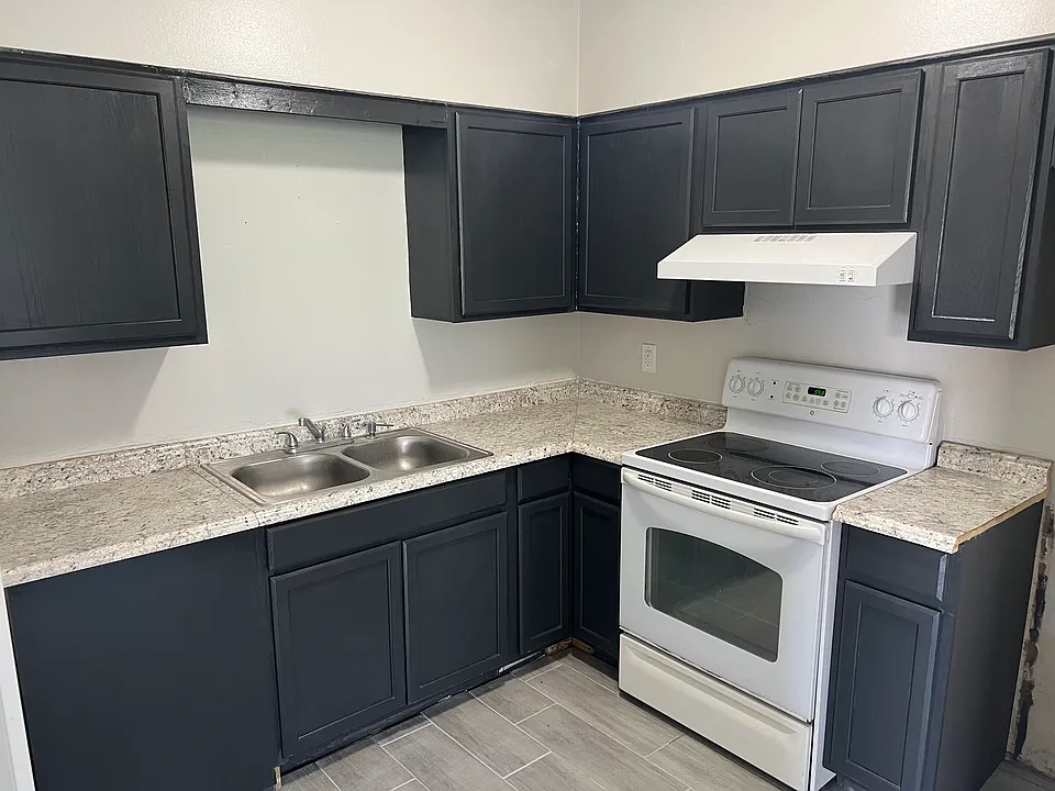 108 W Ball St #7
