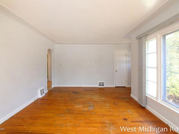 5th image of 1501 Powers Ave NW
