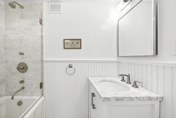 Bathroom, photo 2