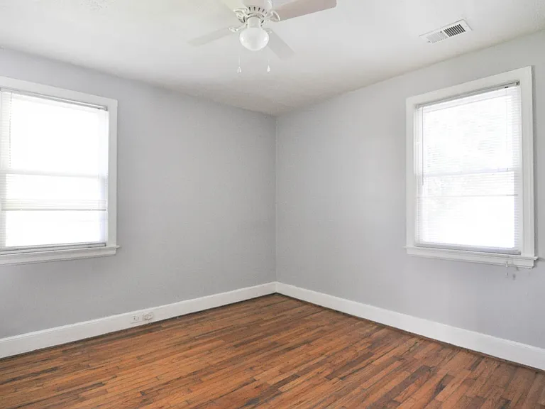 219 Miriam Ave — Photo 6