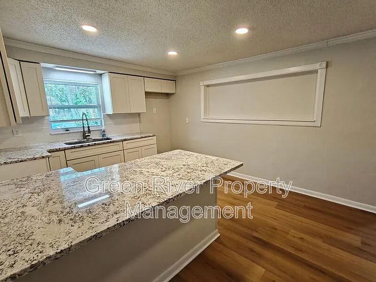 2138 W 17th St — Photo 8