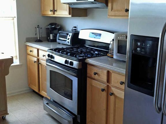 3rd image of 99 Woodlake Dr