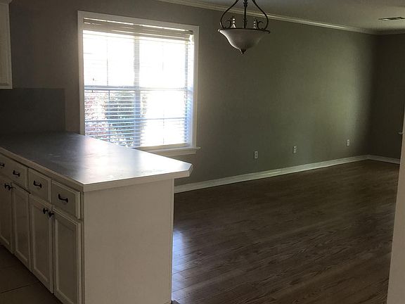 5th image of 125 Crocker Ln