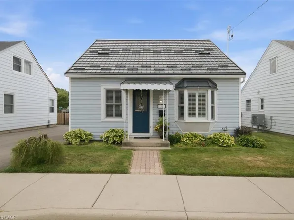 38 10th Ave, Brantford, ON N3S 1E9