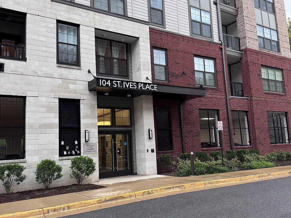 104 Saint Ives Pl #404