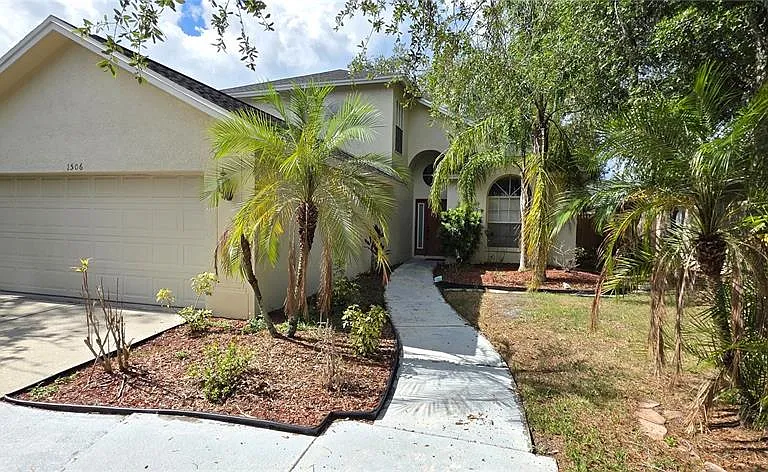 1506 Scotch Pine Dr — Photo 1