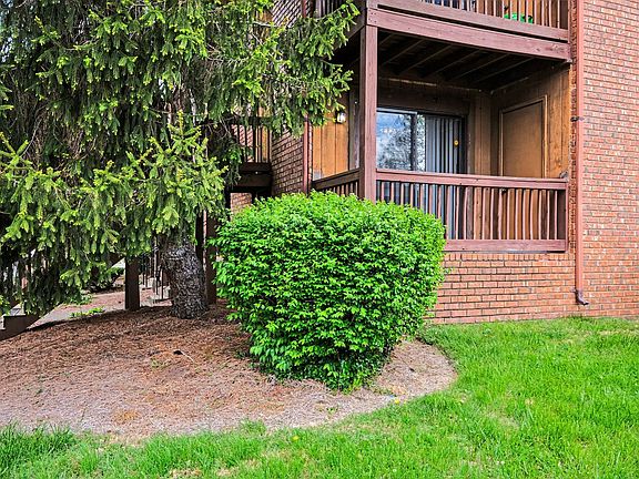 3rd image of 127 Brooke Castle Dr