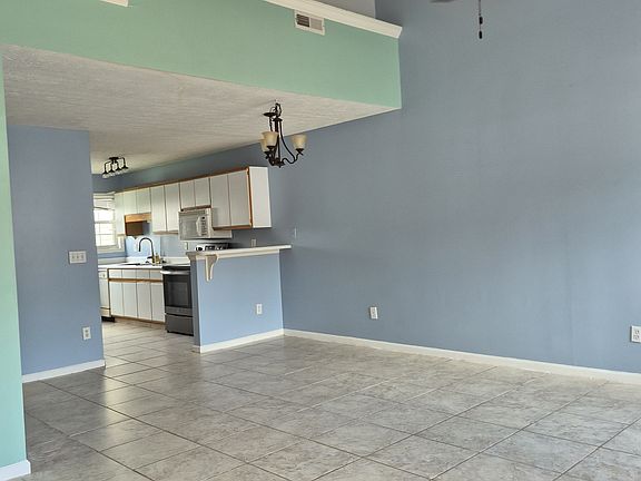3rd image of 4303 Jasmine Cove Way