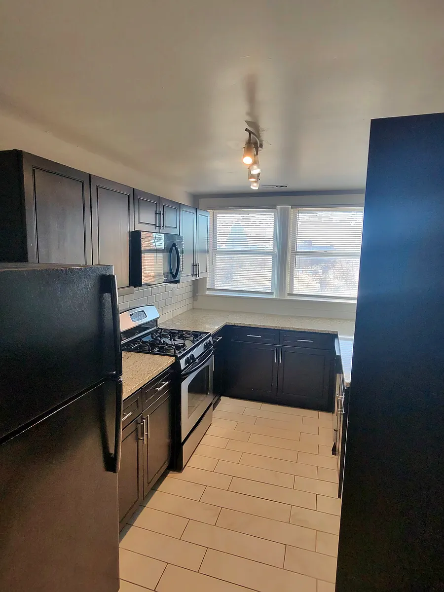 Building Photo - 4400 McPherson Ave #2