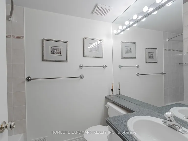 2283 Lake Shore Blvd W #B — Photo 14