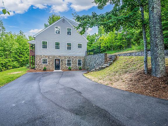 Drive up to terrace level