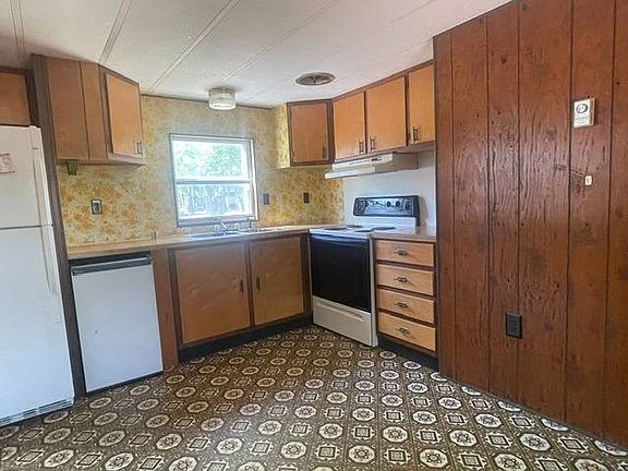3rd image of 2 Willow Haven St
