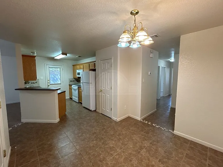 1107 Cinch Dr — Photo 10