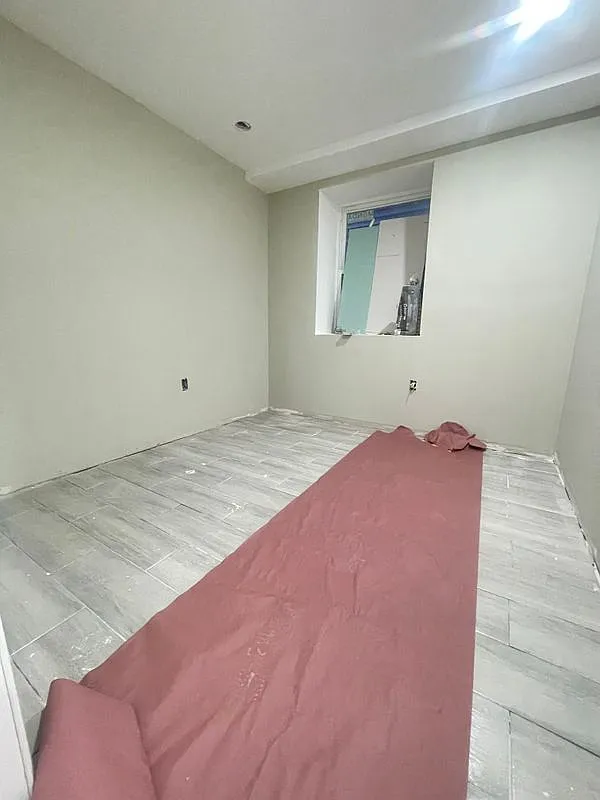 3 bed, 1.0 bath, 3000 sqft, $3,000 — Photo 3