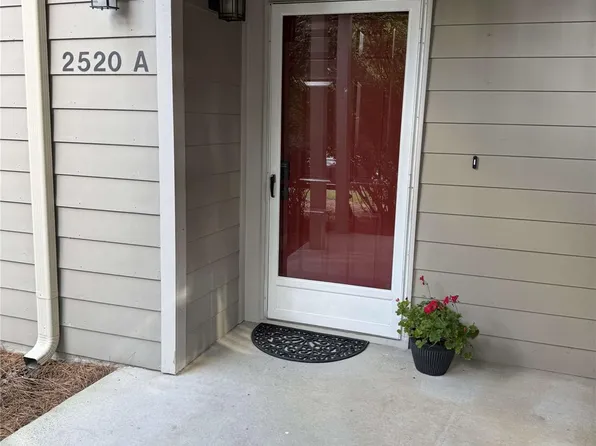 2520 Stradbrook Dr, Charlotte, NC 28210