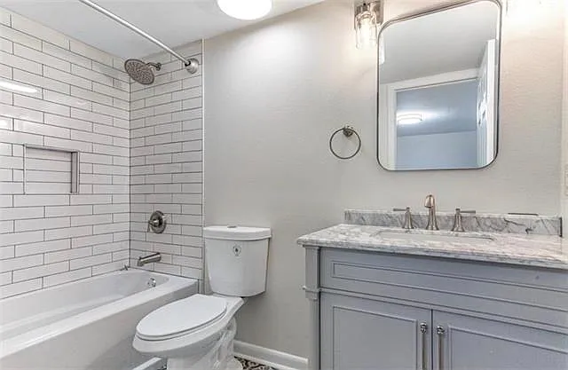 2232 Amelia St — Photo 8