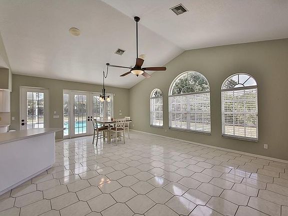 4th image of 3317 SE Montgomery Cir