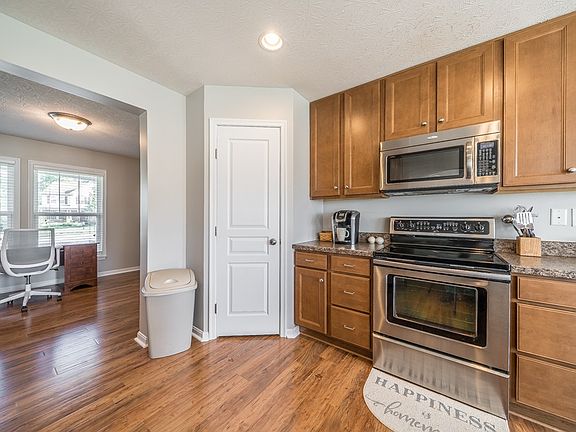 5th image of 11017 Hayfield Dr