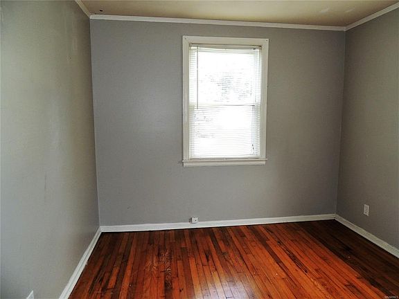 5th image of 204 Oak Forest Dr