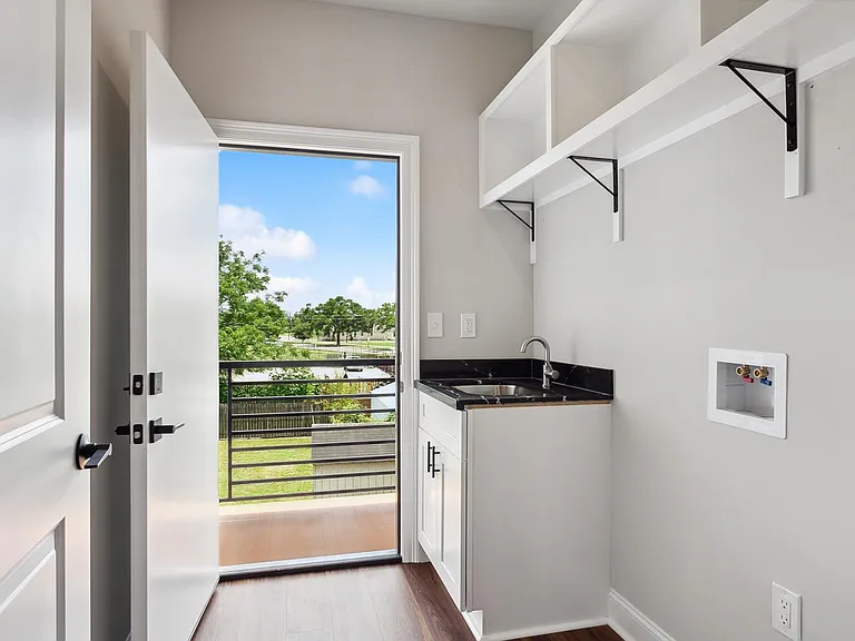 1324 Harrison Ave — Photo 5