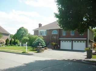 16 Heritage Ln, Saugus, MA 01906