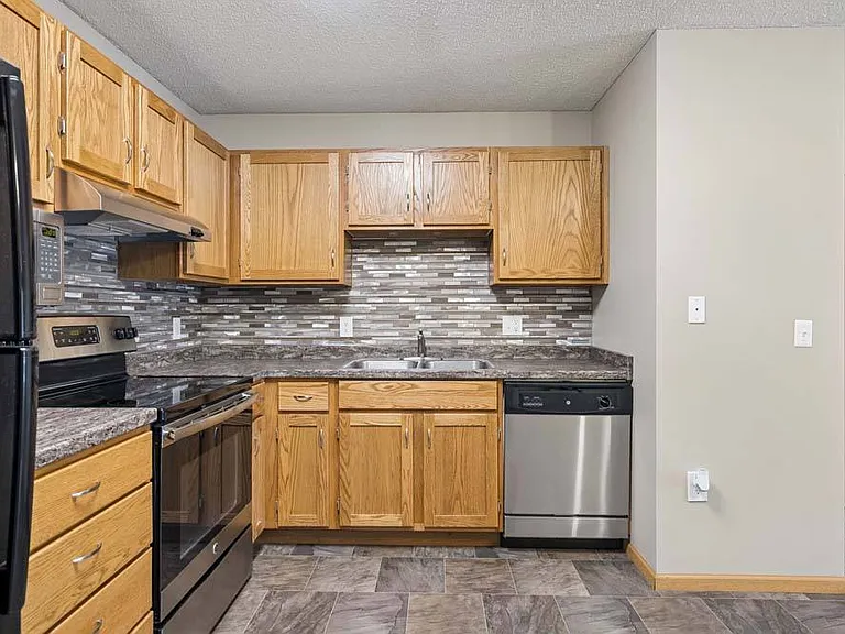 Highland View Apartments — Photo 172