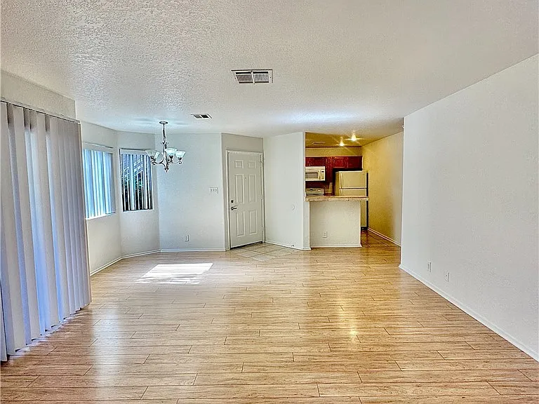 5042 Rainbow Blvd #106 — Photo 5