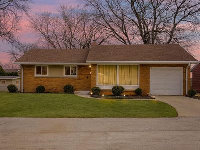 3572 S Sunset DRIVE, Milwaukee, WI, 53220
