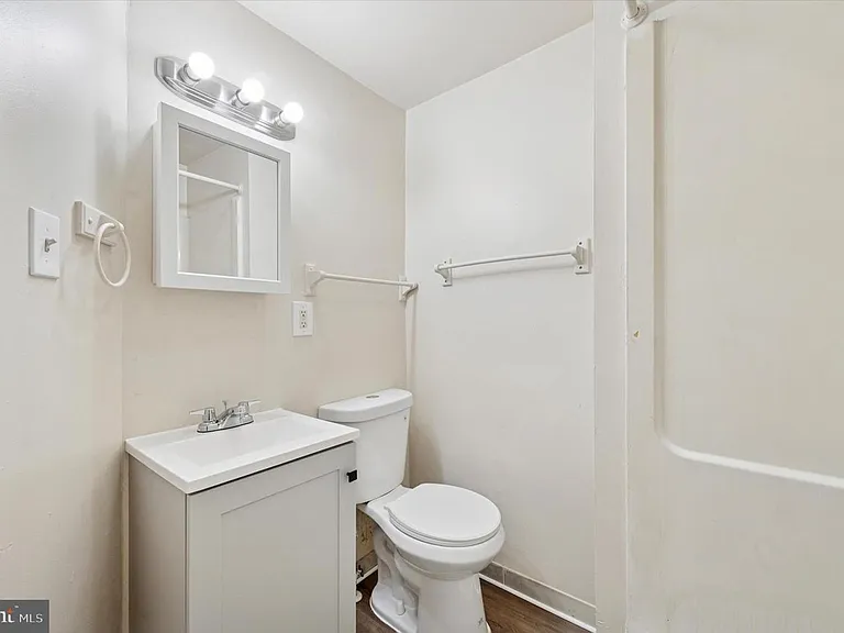 1016 Potter St — Photo 8