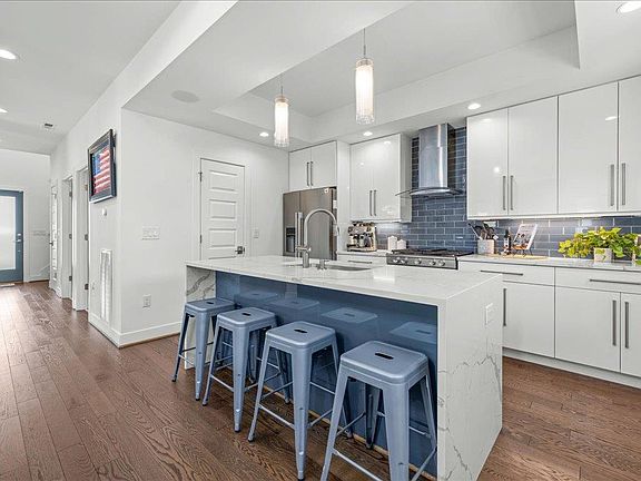 3rd image of 19 Brough Ln