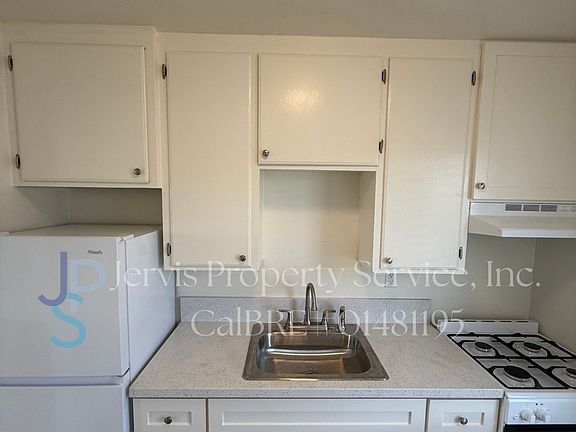 5th image of 4610 E 52nd Pl #5