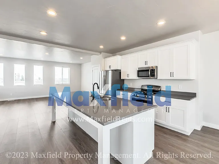 721 W Crystal Creek Rd — Photo 17