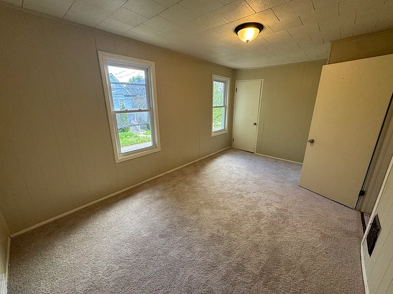 2205 La Salle Ave — Photo 7