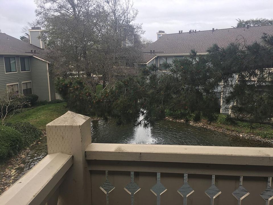 1st image of 80 Lakeshore Ct