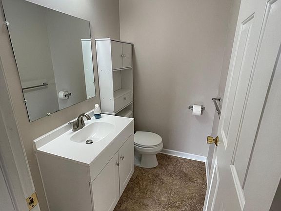 3rd image of 512 Worthington Dr #18