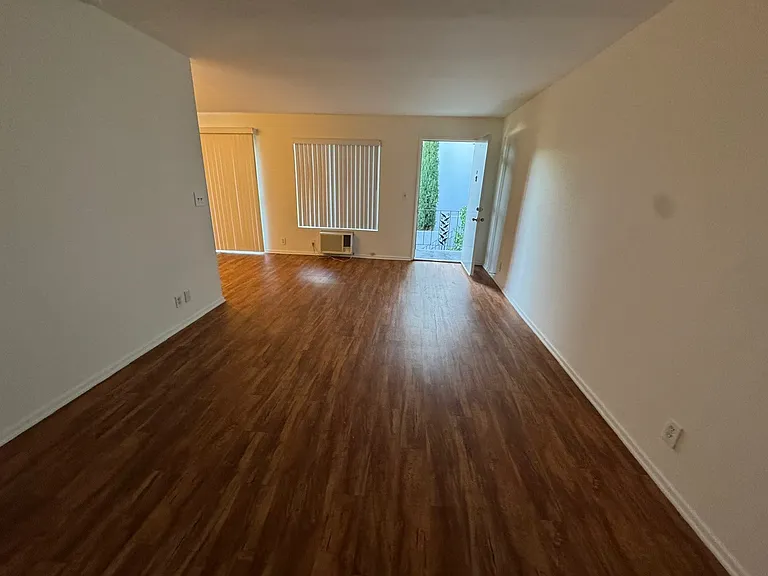 11993 Laurelwood Dr — Photo 9