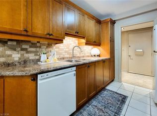 Renata Manor, Hamilton, ON L8K 1J3